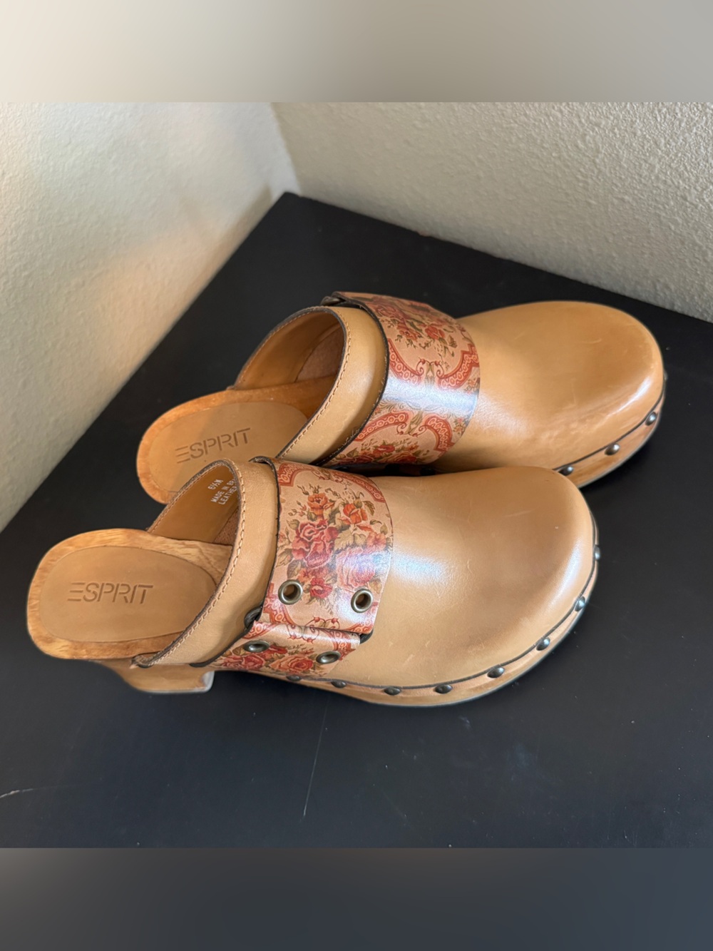 Espirit Tan Leather Clogs with Floral Accent Strap. Y2K| Leather|